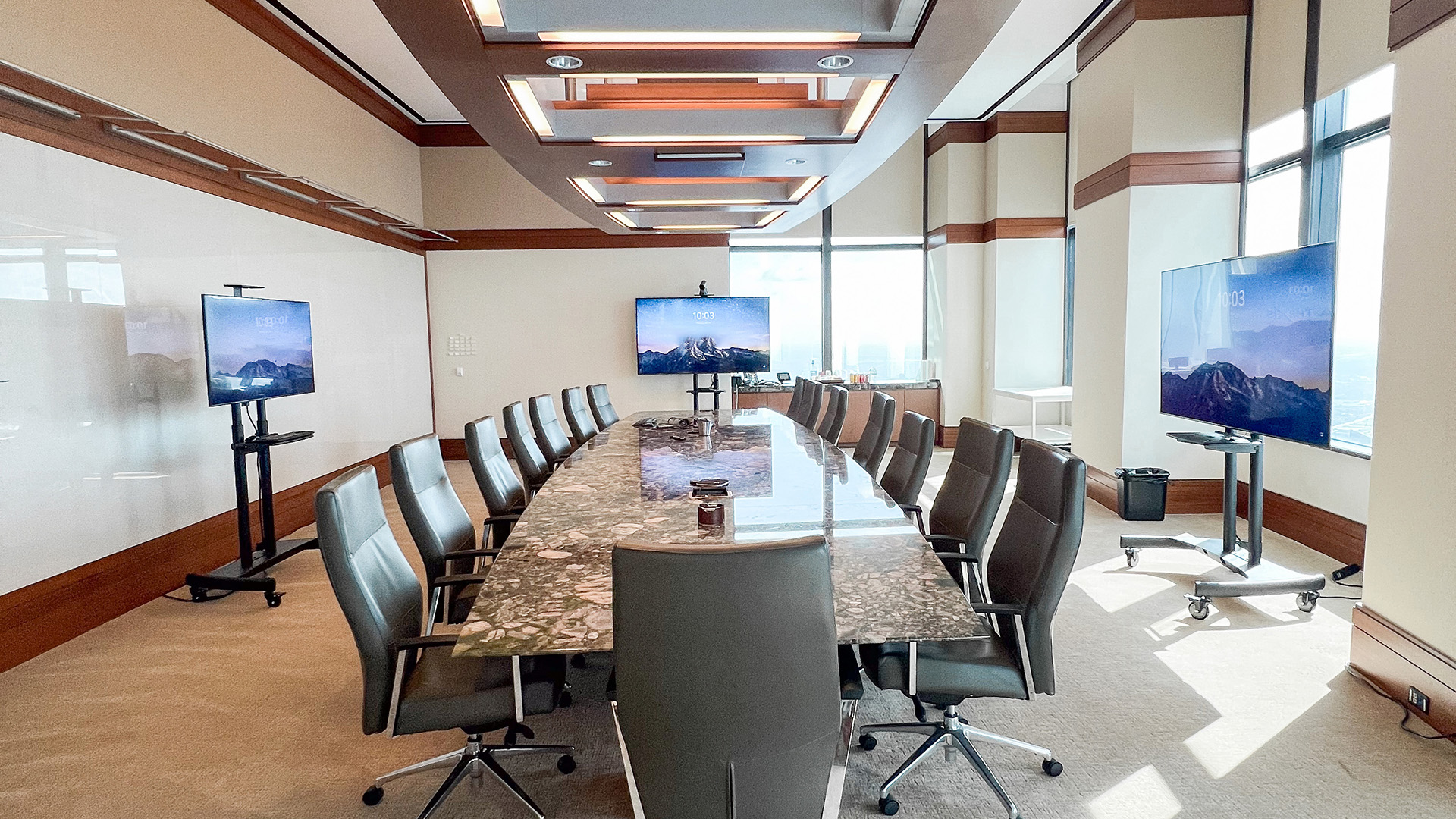 1000 Louisiana St Board Room Hero Photo 2